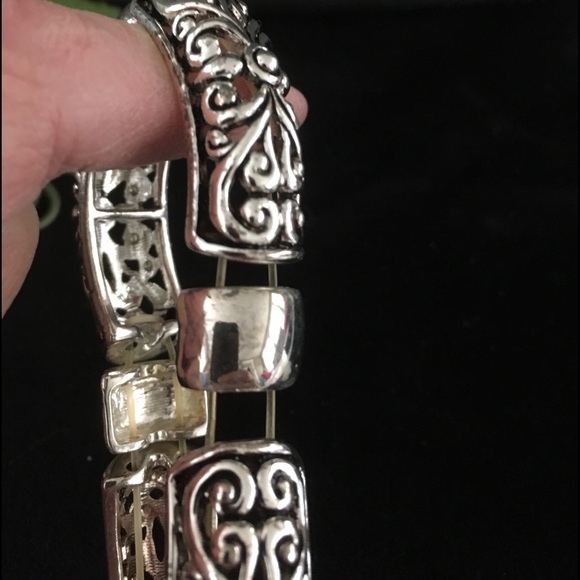 NWOT Bangle Bracelet in Silver - Picture 2 of 4